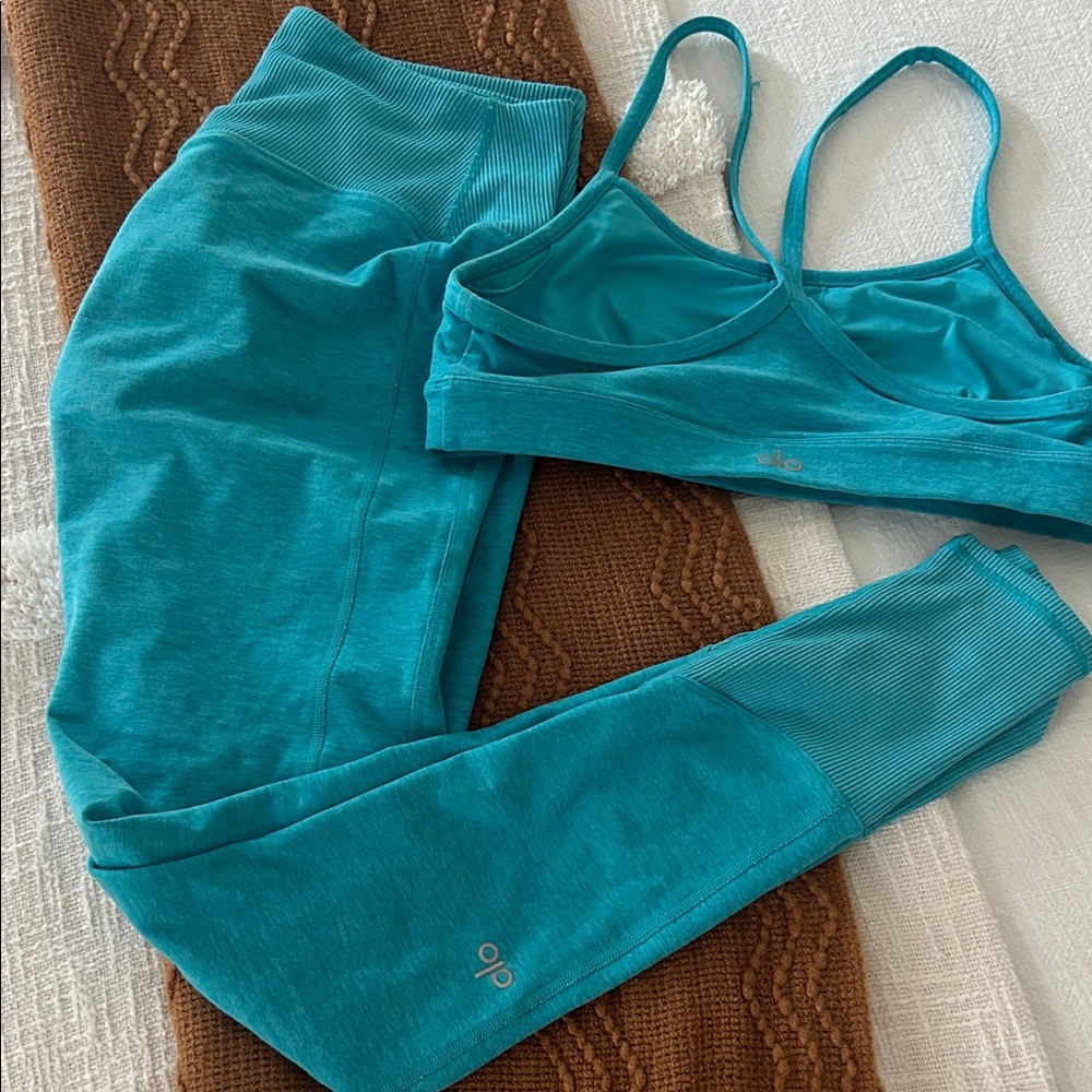 ALO Yoga Turquoise Sports Bra and Leggings Set